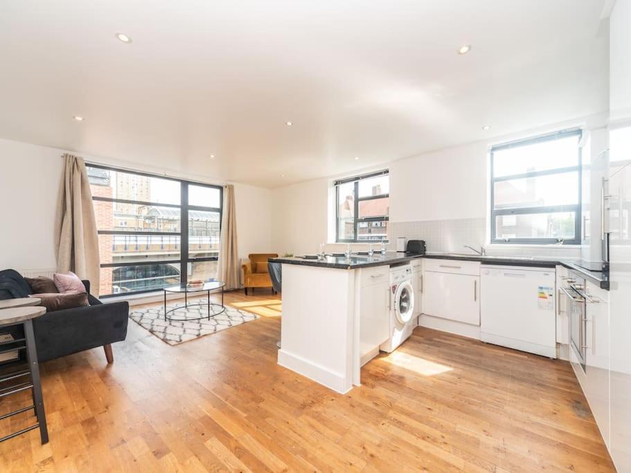 Апартаменты Bright & Modern 2-bed In Vibrant East