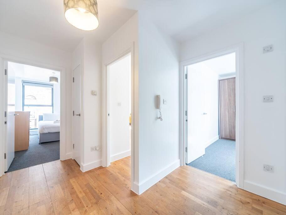 Bright & Modern 2-bed In Vibrant East * Лондон